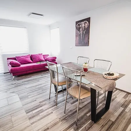 Cuderland - Petra Apartman *