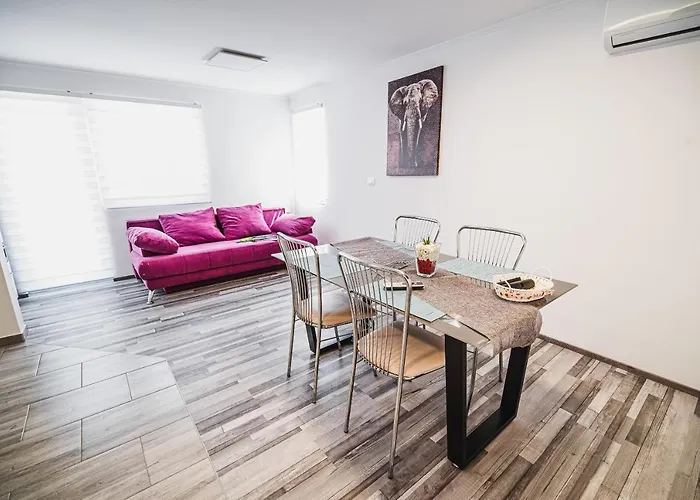 Cuderland - Petra Apartman *